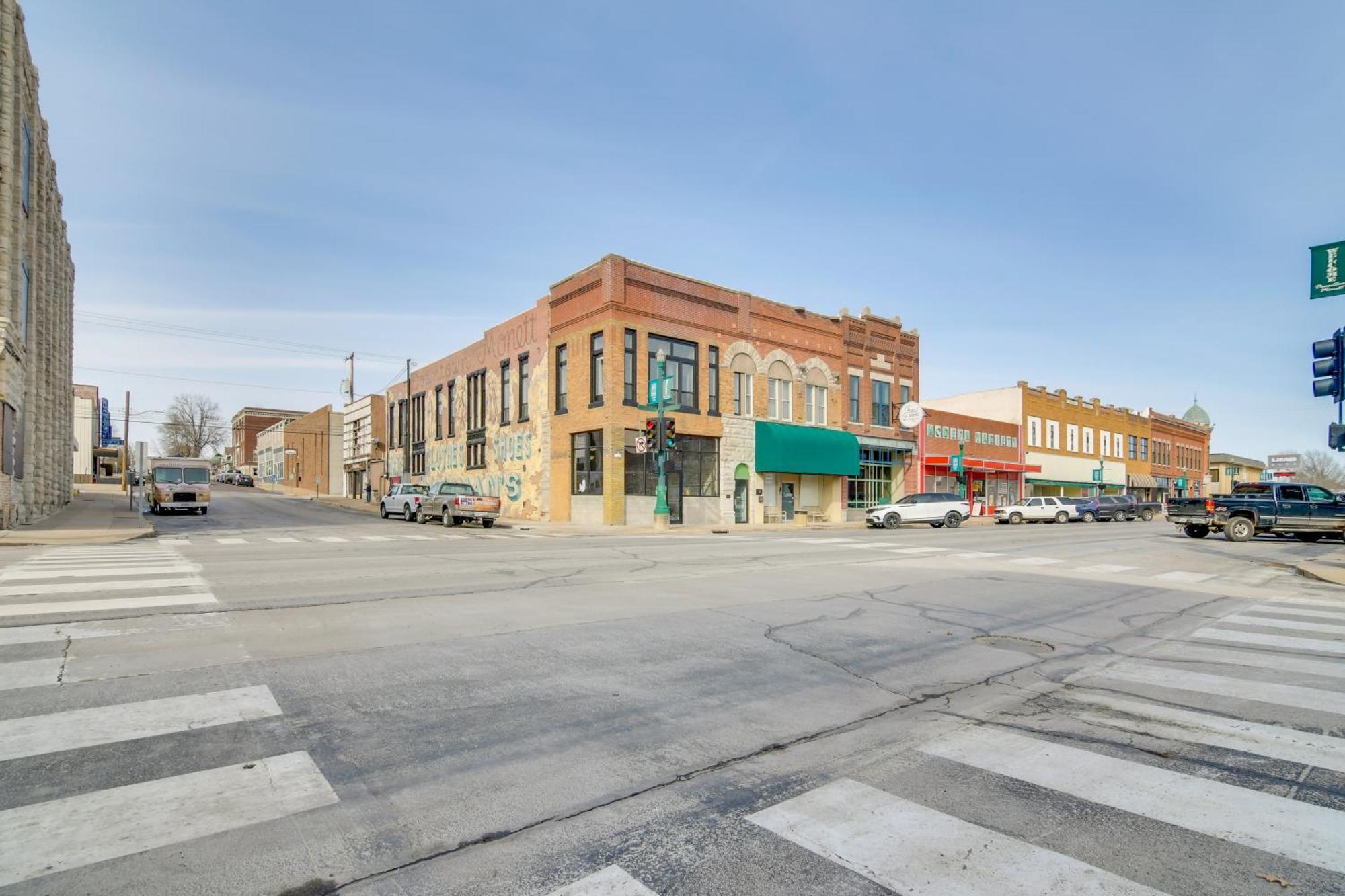 Dtwn Loft In The Heart Of Monett Pets Welcome! Kültér fotó